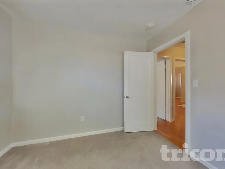 463 Park Ave — Photo 11