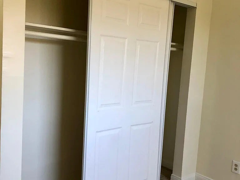 2637 Kenwood Ave #2 — Photo 15