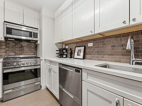4th image of 245 E 87th St APT 17C