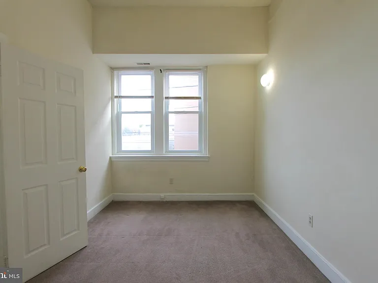 100 E Price St #1G — Photo 10