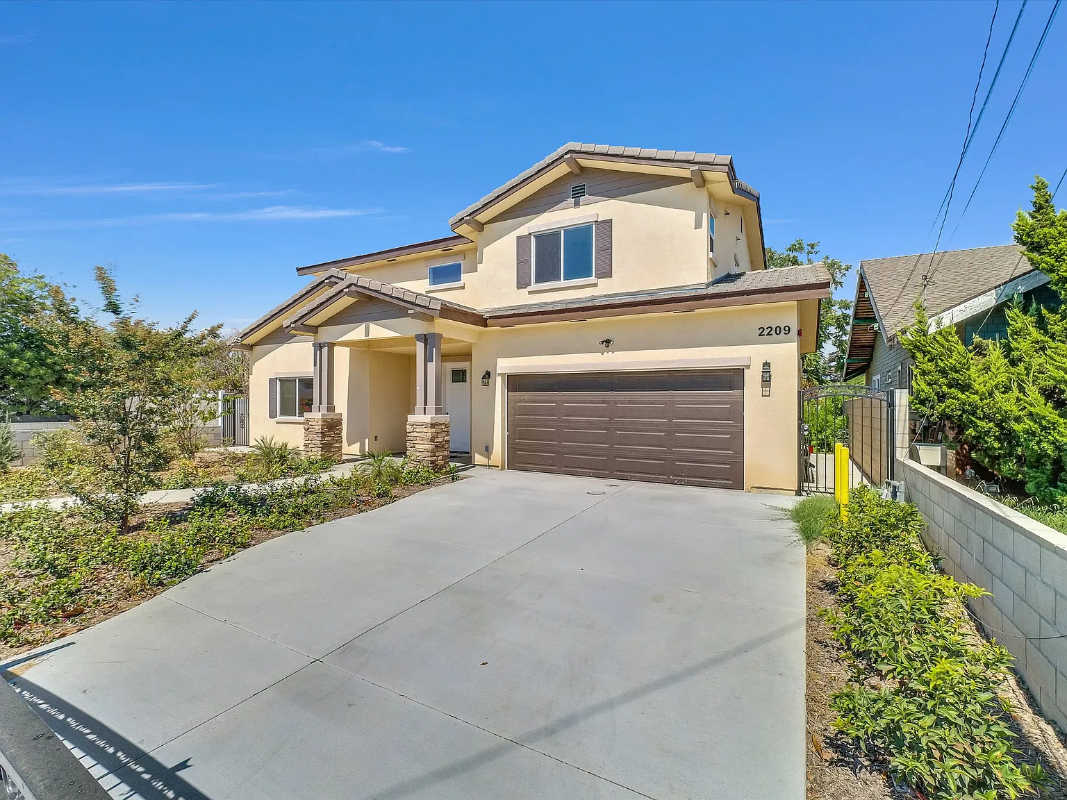 4 bed, 4.5 bath, 2556 sqft, $5,300 — Photo 3