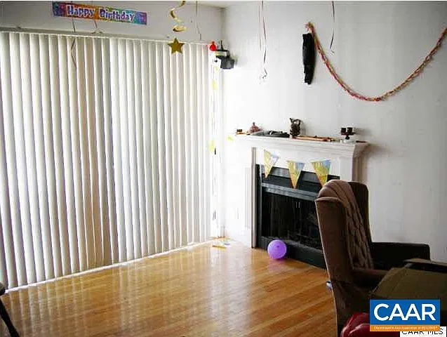 3 bed, 2.0 bath, 1080 sqft, $2,700 — Photo 3