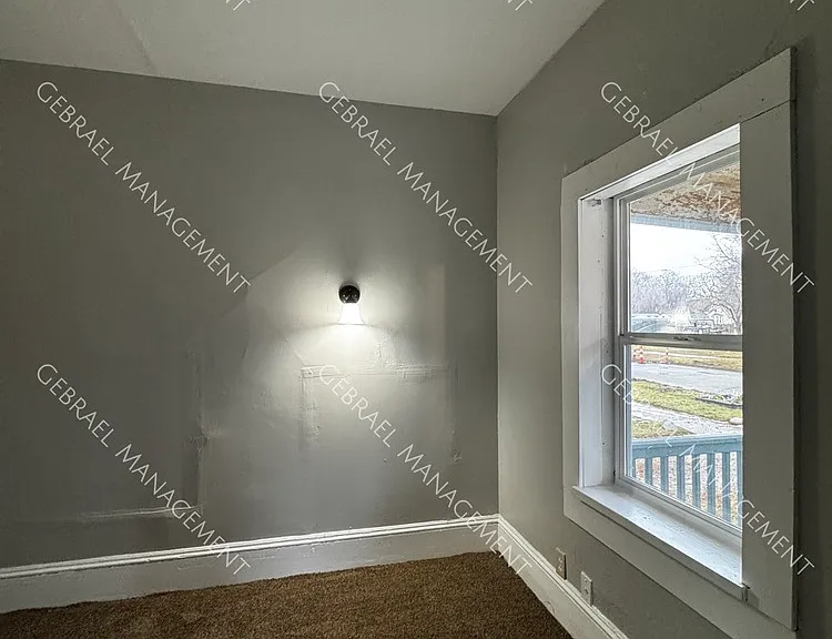 1344 Gage St — Photo 6