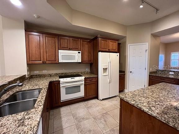 5th image of 7710 Lake Vista Ct Unit 303