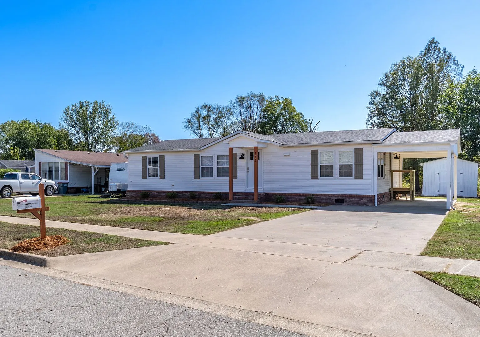 Fully Remodeled 3 Bed, 2 Bath Home in Barling — Photo 1