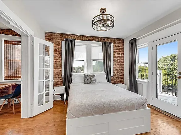 373 Moreland Ave NE #302