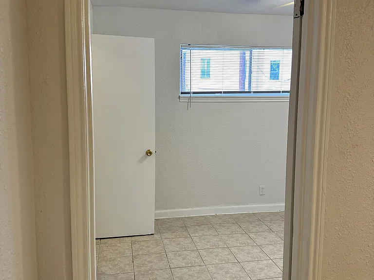 1221 Welch St #1 — Photo 7