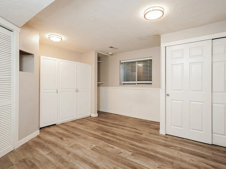 149 N 400 W — Photo 15