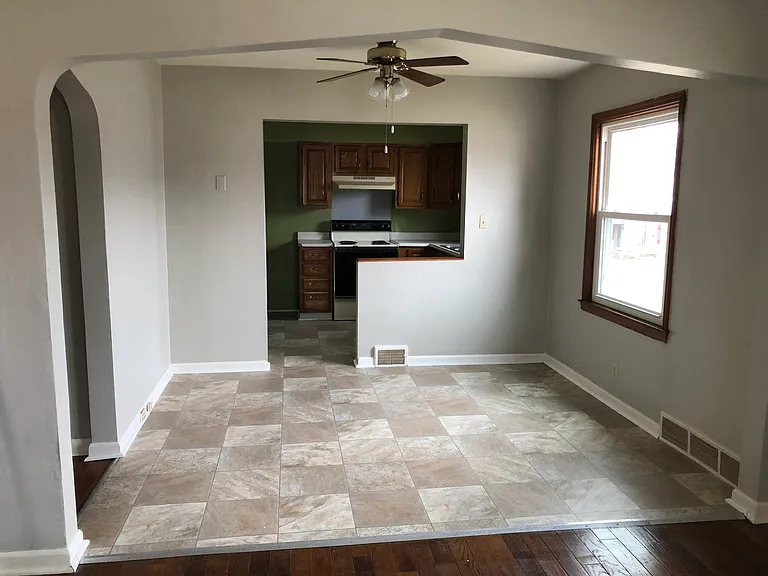 1426 Vernon St — Photo 3