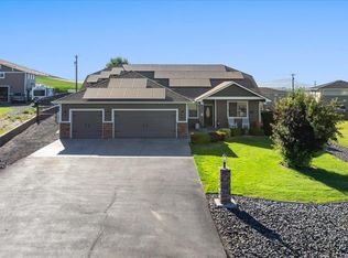 8912 S Grandview Ln, Kennewick, WA 99338