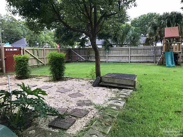 816 W Government St — Photo 28