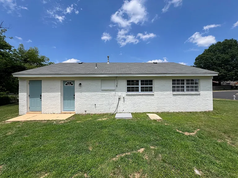 571 Loraine Rd — Photo 4