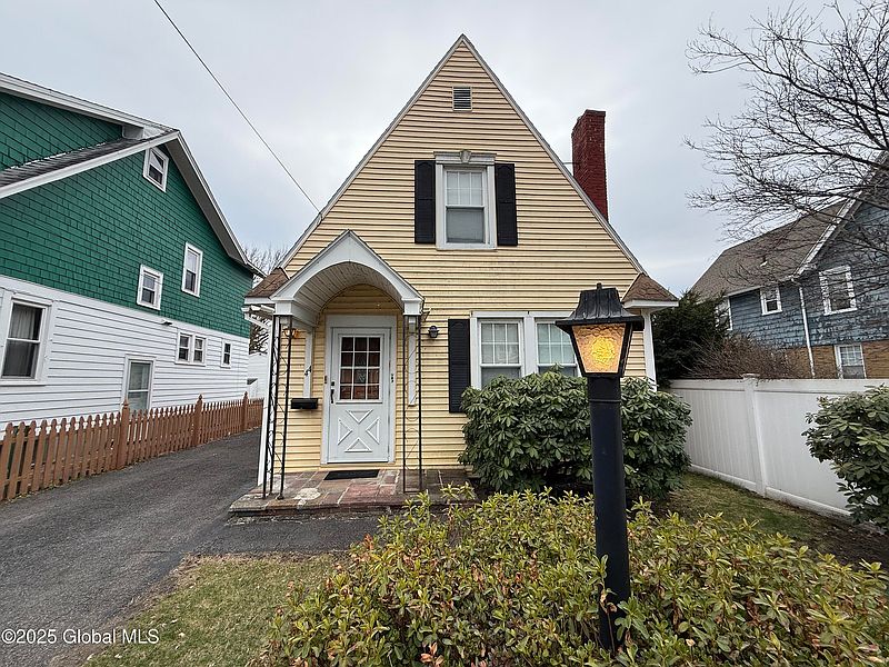 2nd image of 44 109th Street