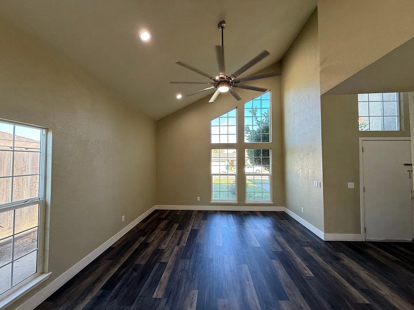 Nicely updated home in established Turlock neighborhood! — Photo 4