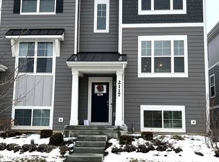 2117 Yellowstone Blvd, Mundelein, IL 60060