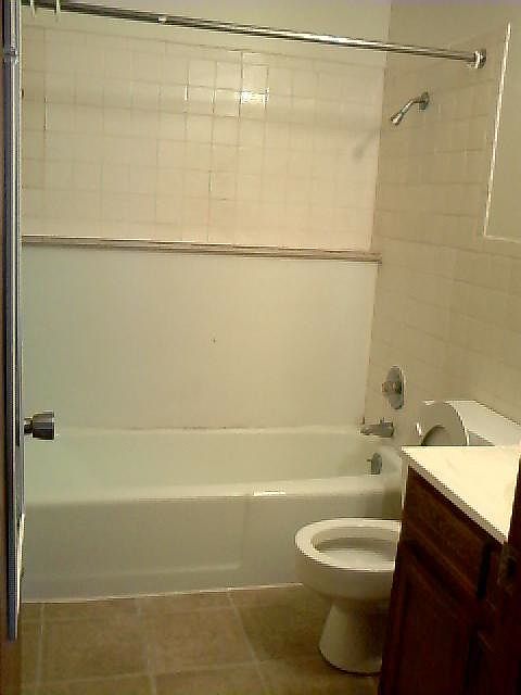 2nd image of 1033 Eisenhower Cir APT 2