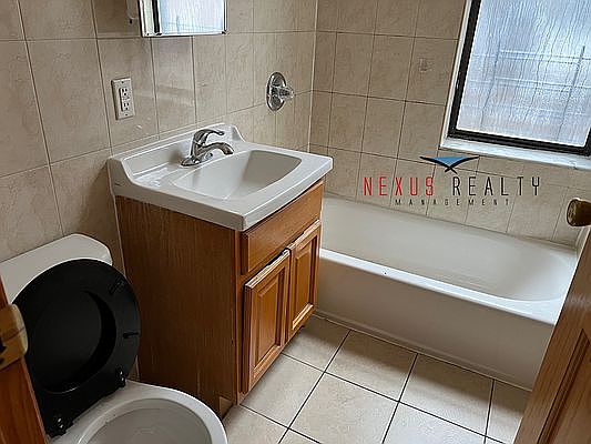 4th image of 502 E 138th St #2D