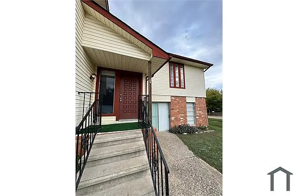 Building Photo - 15902 Timber Valley Dr