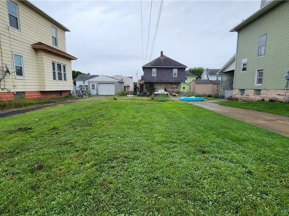 1012 Adams St, New Castle, PA 16101