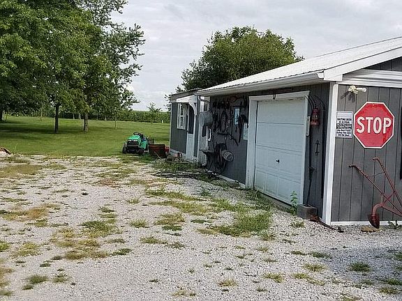3rd image of 2729 N State Road 135
