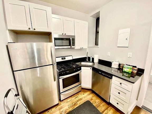 2nd image of 41 Underhill Ave Unit 1BA