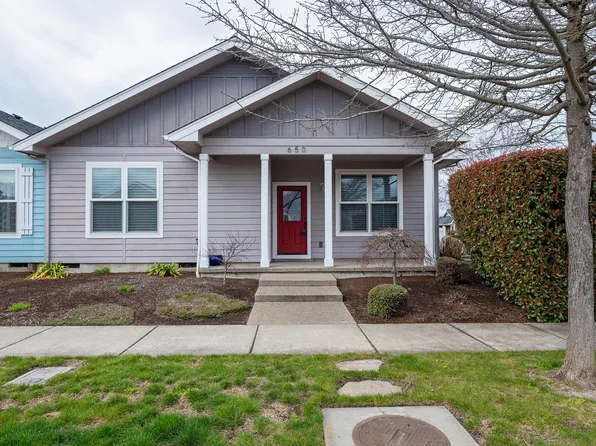 650 Golden Peak Dr, Central Pt, OR 97502