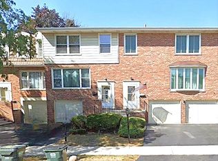 8820 Plainfield Rd, Brookfield, IL 60513