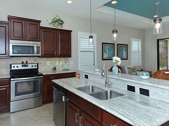 3rd image of 10469 Crooked Creek Dr