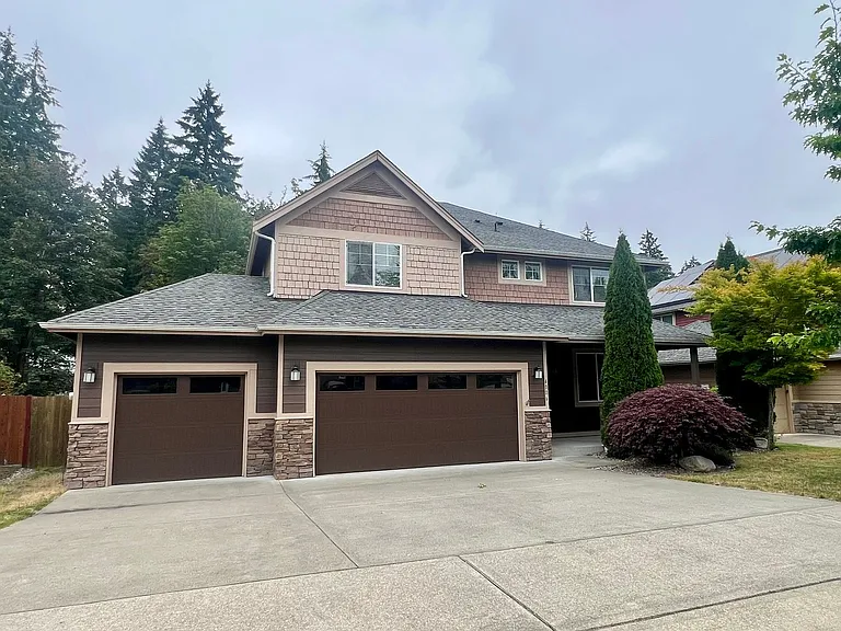 4006 20th Ave NE — Photo 1