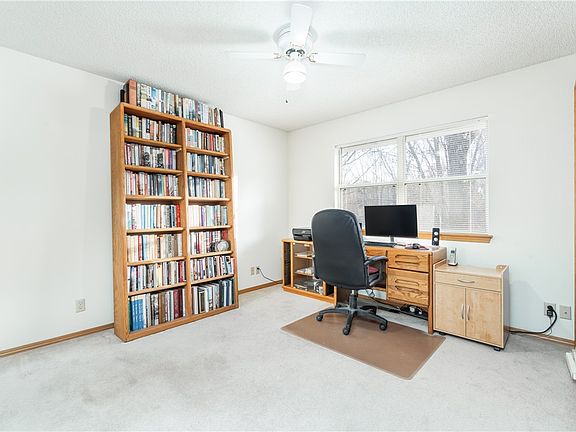 5th image of 13 Crosshill Cir