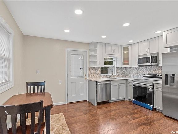 2nd image of 51 Brushwood Dr
