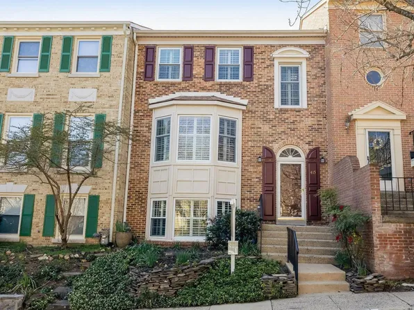 415 Council Dr NE, Vienna, VA 22180
