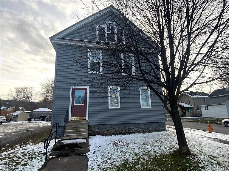 1628 State St — Photo 11