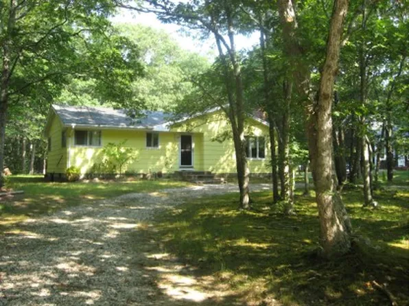 https://photos.zillowstatic.com/fp/80ae8ba456dab7d1bfce670ae7541532-p_e.webp