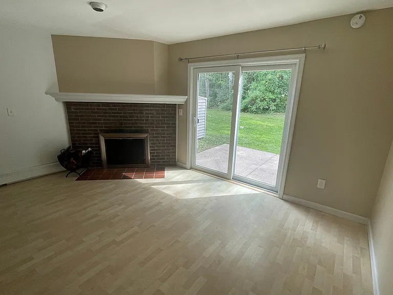 182 Locust Hill Rd — Photo 9