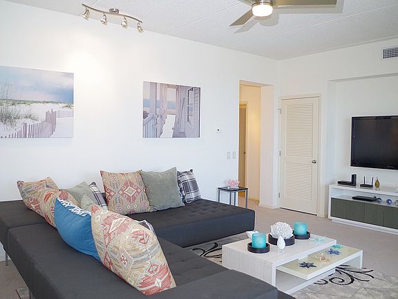 5th image of 111 Hacienda Dr #502