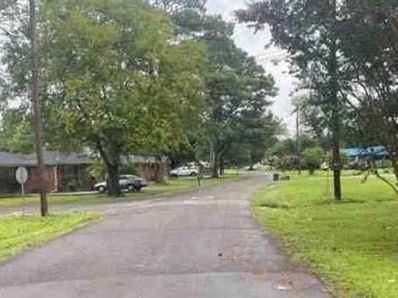 Exterior Neighborhood (street photo)