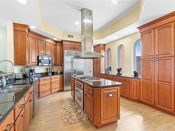 4th image of 43 Bayview Ct S #3