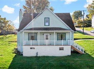 221 Center Ave, Oakdale, PA 15071