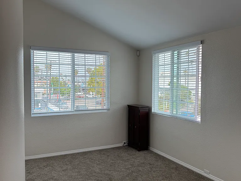 1105 Virginia Way — Photo 4