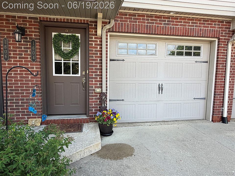 1st image of 1604 Pinecroft Ln