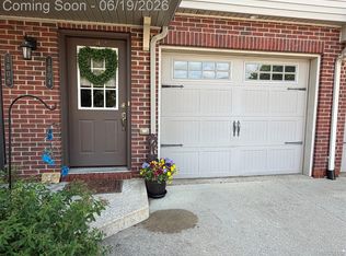 1604 Pinecroft Ln, Howell, MI 48855