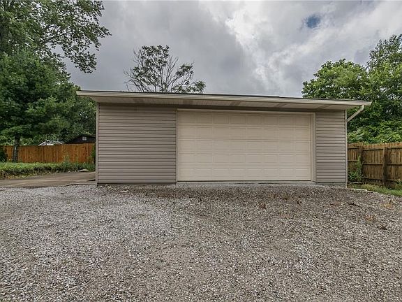 3rd image of 6555 Westshore Dr