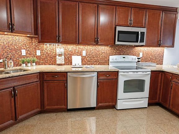5th image of 1055 River Rd APT 302