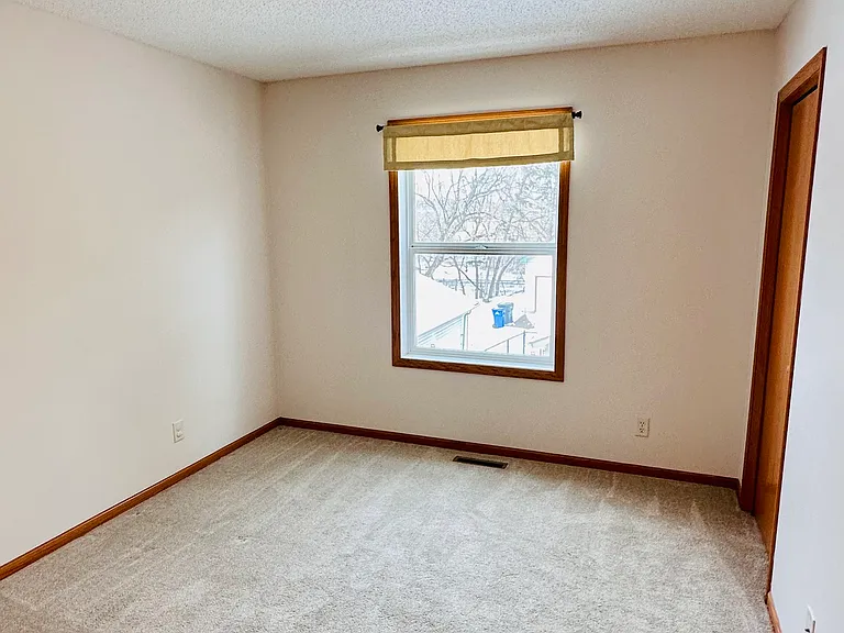 335 Sherwood Ave — Photo 20