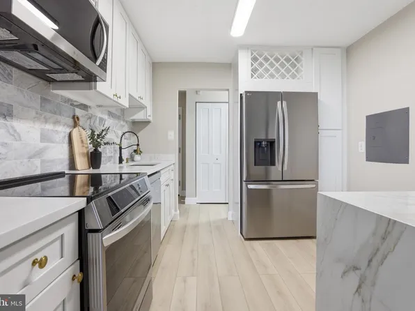 2311 Pimmit Dr APT 603, Falls Church, VA 22043