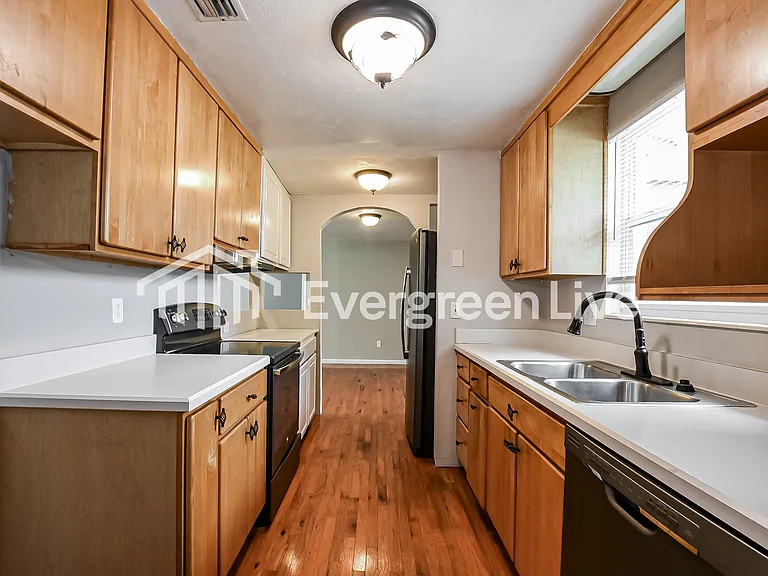 2038 Keyes Ln — Photo 5