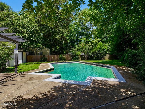 5th image of 213 White Dr