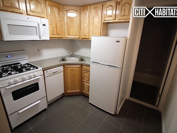 2nd image of 20 W 69th St APT A