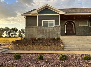 310 Prairie Hills Dr, Mitchell, SD 57301